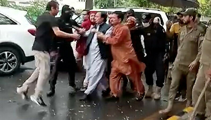 গ্রেপ্তার পিটিআইয়ের প্রেসিডেন্ট 